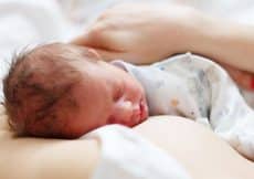 Borstvoeding opstarten eerste uur na bevalling
