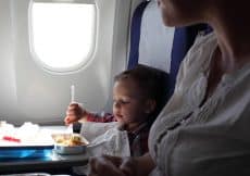 Eigen eten meenemen voor kleine kinderen in vliegtuig Mag dat