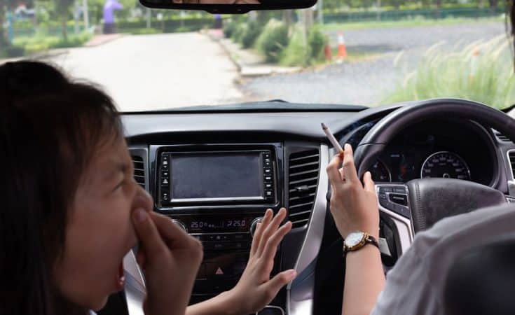 Roken in auto met kinderen verboden moeten worden