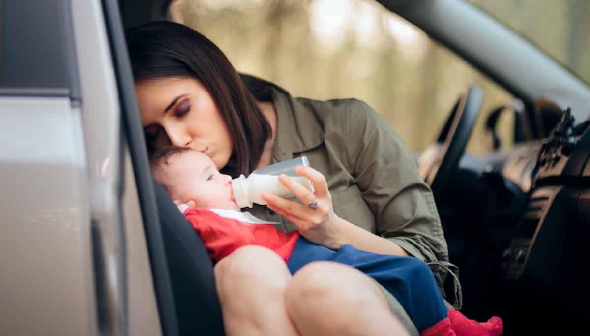 Tips bij babyvoeding meenemen voor voeden onderweg