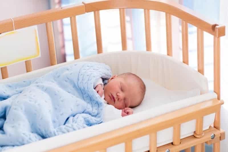 baby eerste 6 maanden kamer ouders slapen