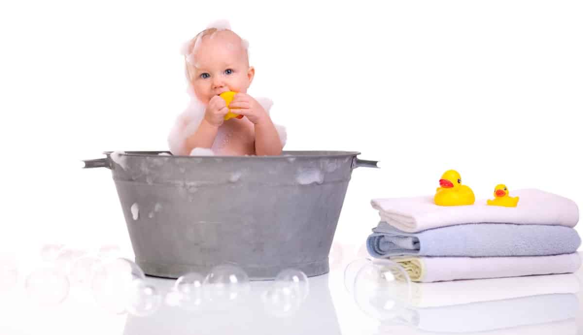 Leesbaarheid Net zo over het algemeen Beste babybadje en bad accessoires voor de baby die je móet hebben!