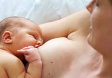 borstvoeding geven baby aanleggen