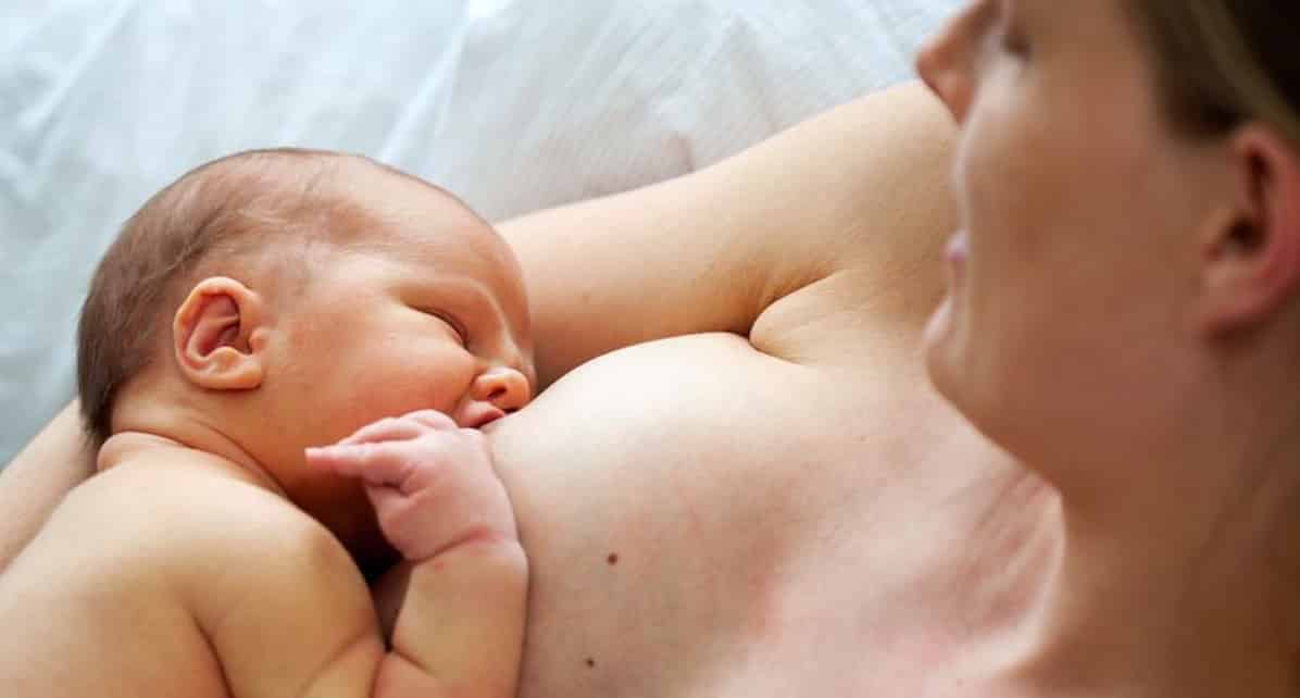 borstvoeding geven baby aanleggen
