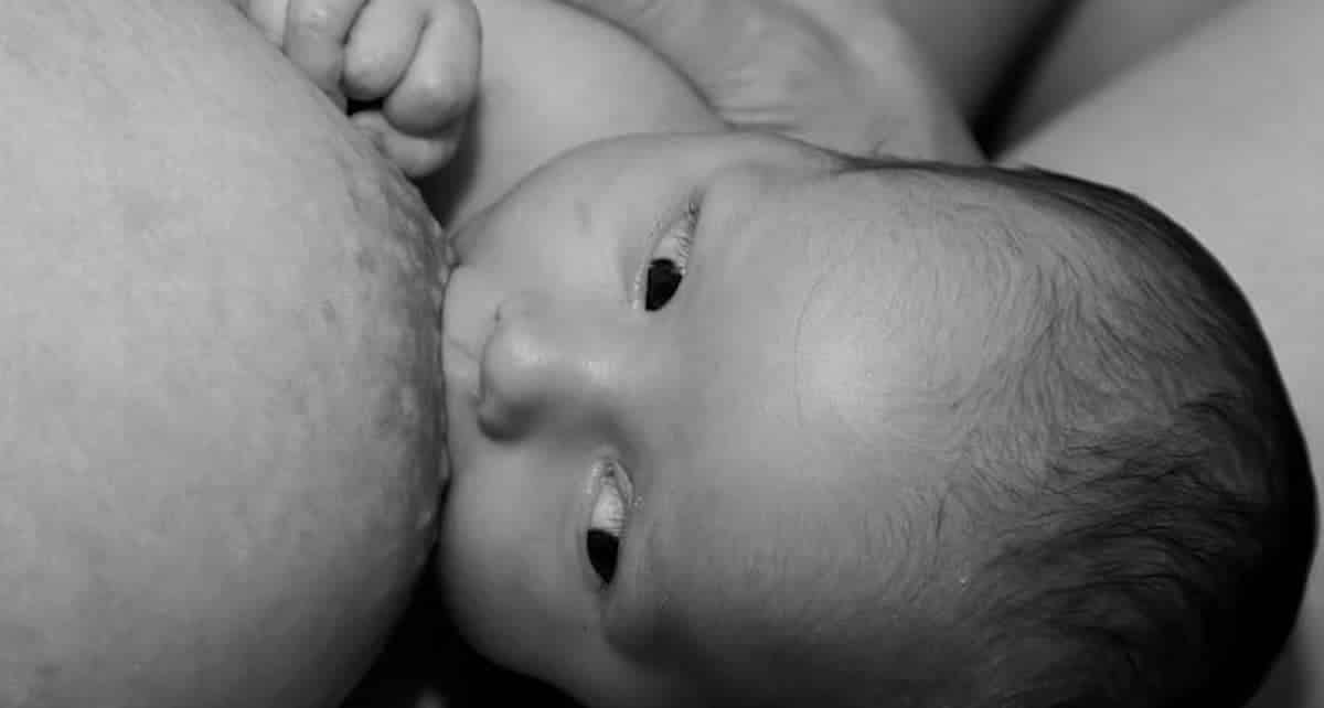 borstvoeding geven baby