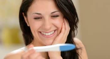 eigengemaakte zwangerschapstest met tandpasta