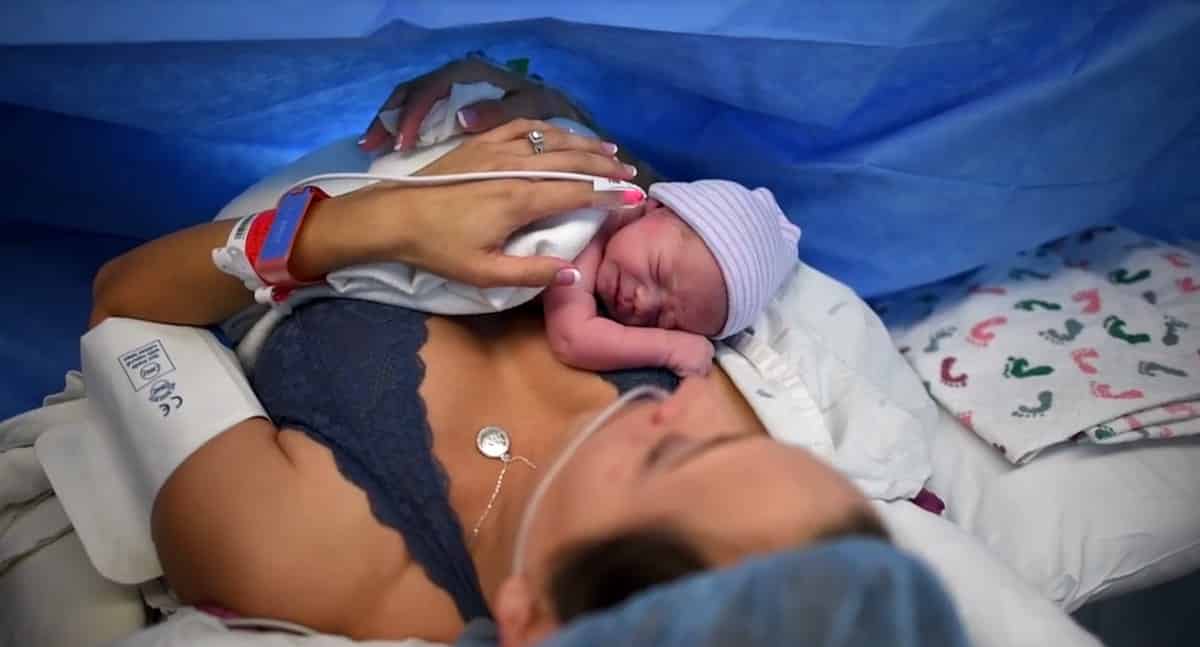 geboorte bevalling moeder baby