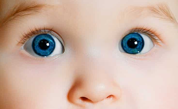 gezichtsvermogen van een baby stimuleren