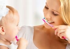 baby tanden poetsen