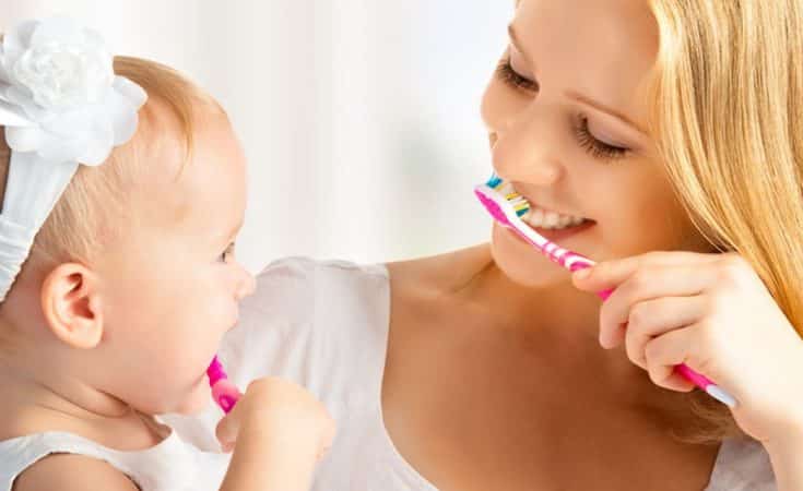 baby tanden poetsen