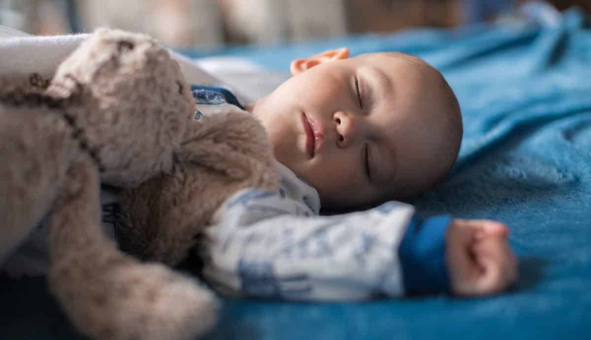 Leed toediening Aanvulling Wanneer mag je kind of peuter met een kussen slapen?