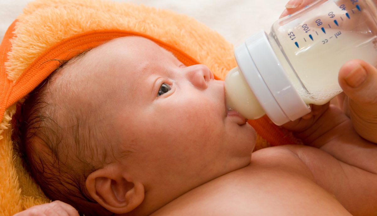 engineering beschaving Afwijken Tips bij flesvoeding geven aan een baby! Wat je moet weten!