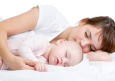 tips hoe baby langer laten slapen