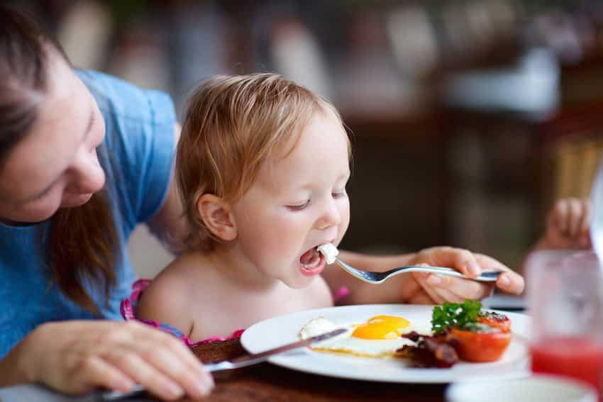 tips hoe je kinderen tafelmanieren aanleert