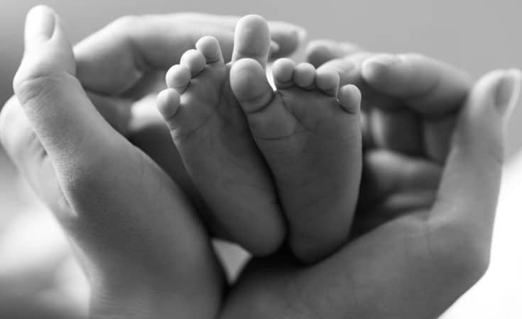 waarom overlijdt een baby in baarmoeder doodgeboorte