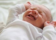 wat is een baby gecontroleerd laten huilen