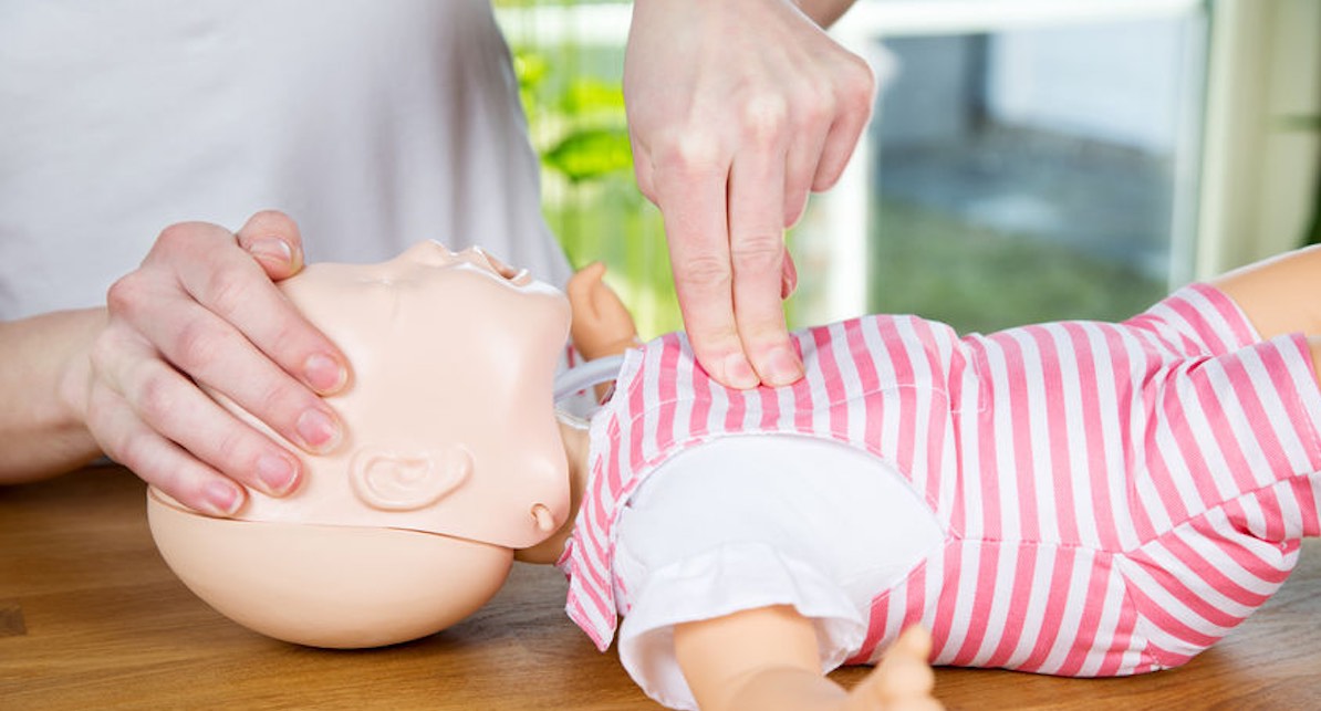 wat te doen bij verslikking bij een baby